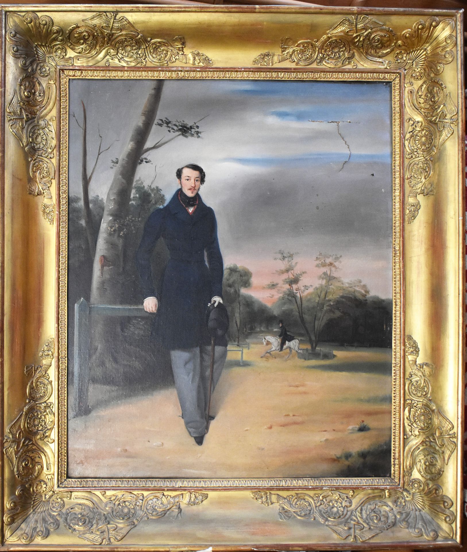 Null 法国学校，19世纪：一个在马道前拄着手杖的人的肖像。帆布（事故）。高度60 - 宽度49厘米

背面的标签：Mr de Marennes / Chât&hellip;