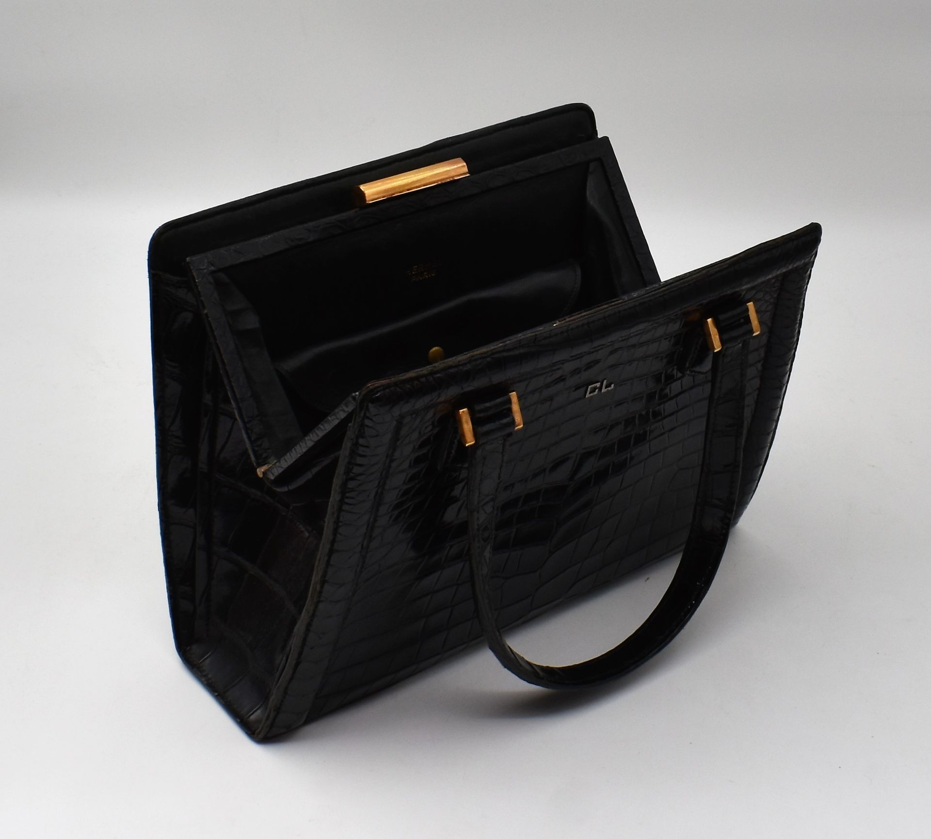 Null HERMES: Handbag "Pullman" model in black crocodile. Gold-plated clasp and f&hellip;