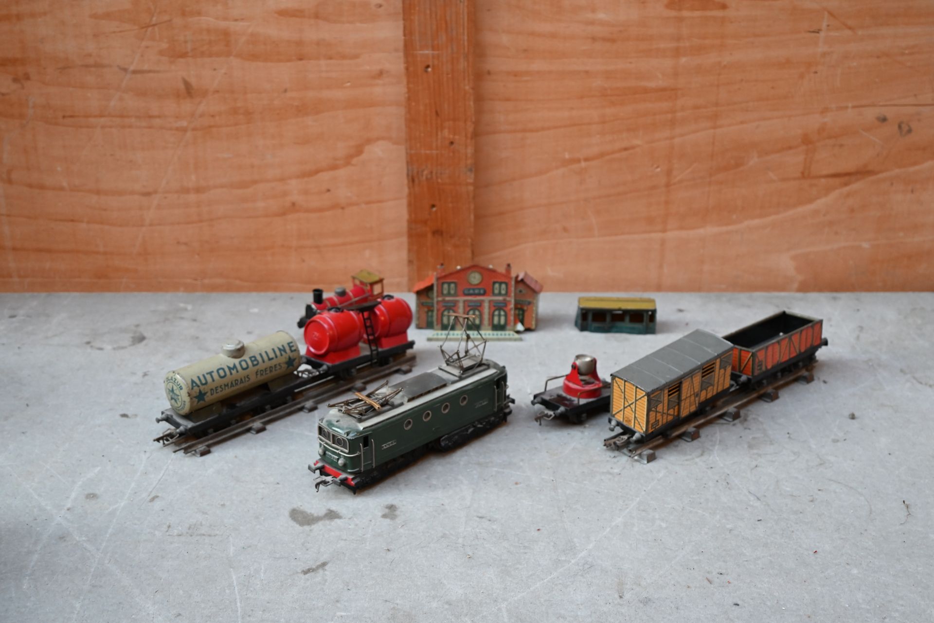 Null JEP: one locomotive, two cars and two tanks. Length 28 - inner wheel gauge &hellip;