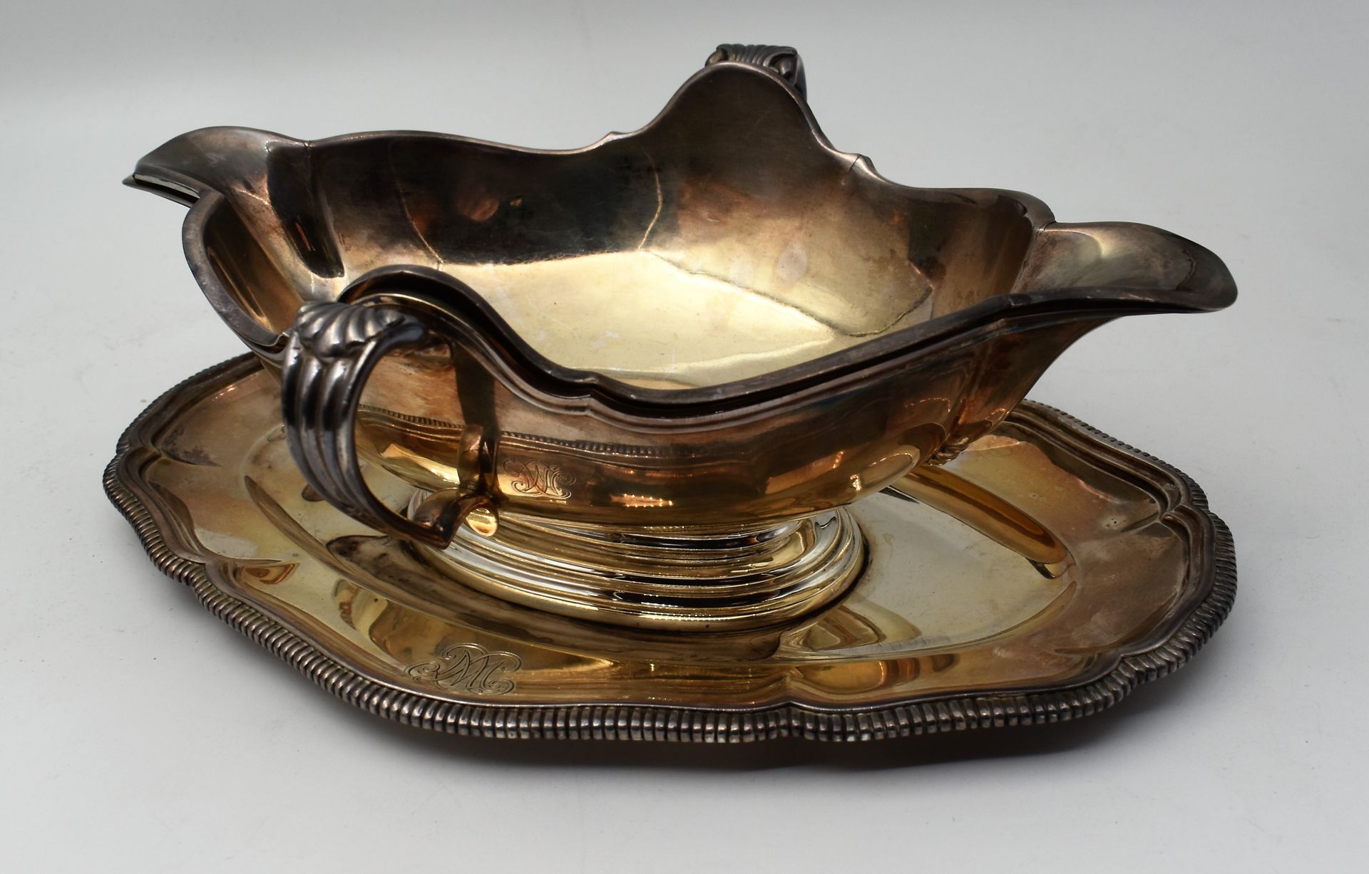 Null SAUCIERE and its silver lining, with two handles decorated with shells, the&hellip;