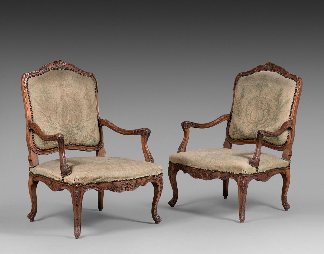 Null PAIR OF CHAIRS with straight back, Regency style.