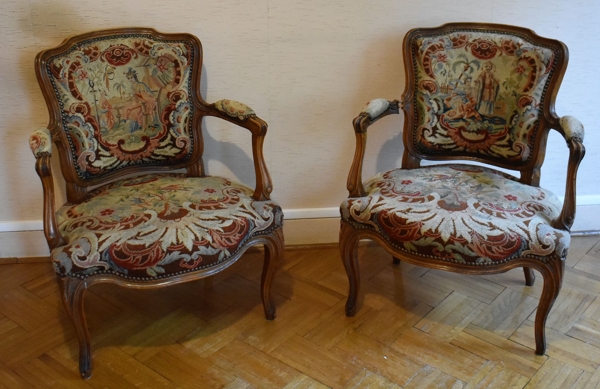 Null Pair of cabriolet armchairs in molded natural wood, cambered legs. Louis XV&hellip;