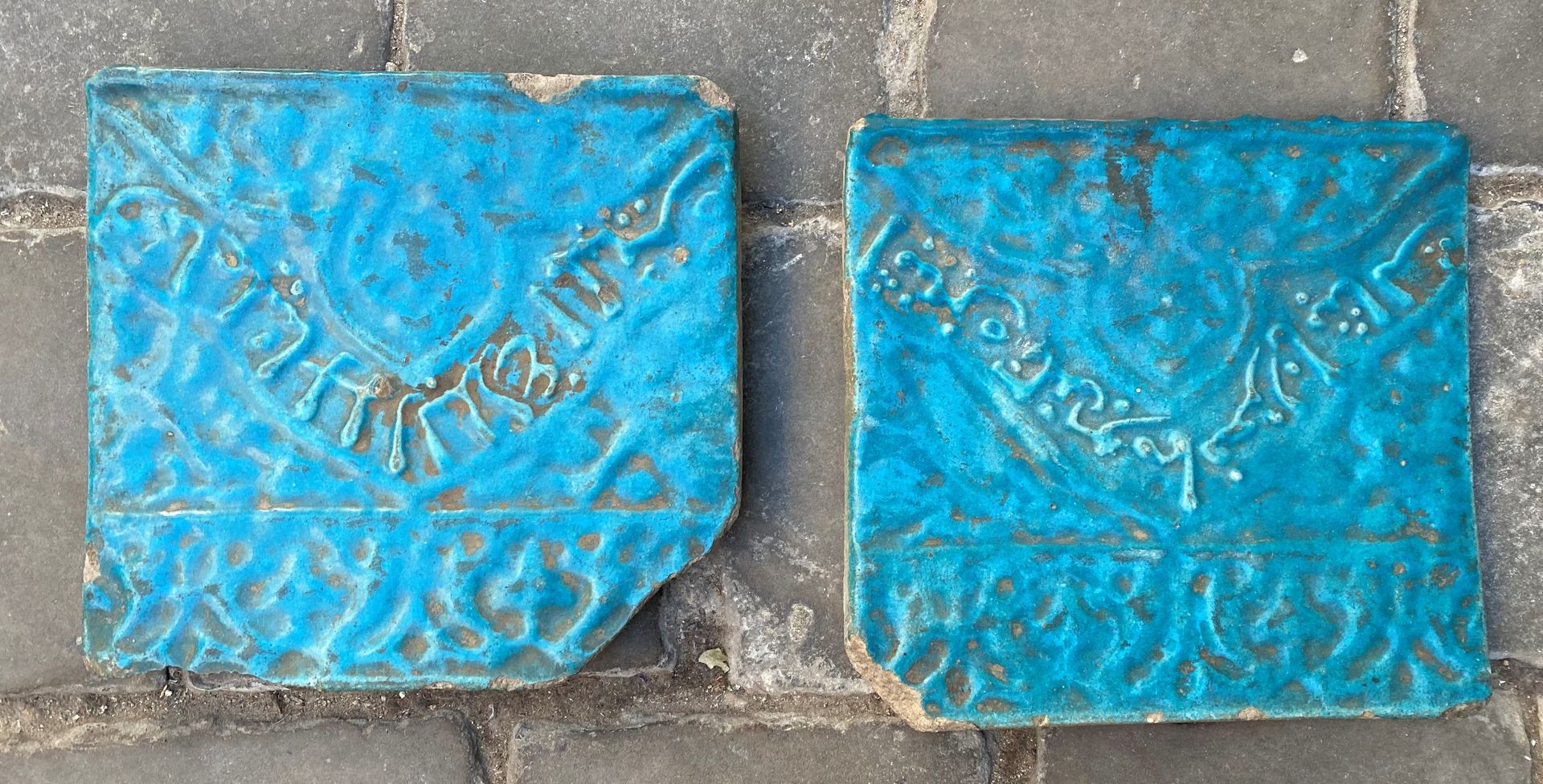 Null IRAN, end of XIIIth century : Pair of siliceous ceramic tiles with molded d&hellip;