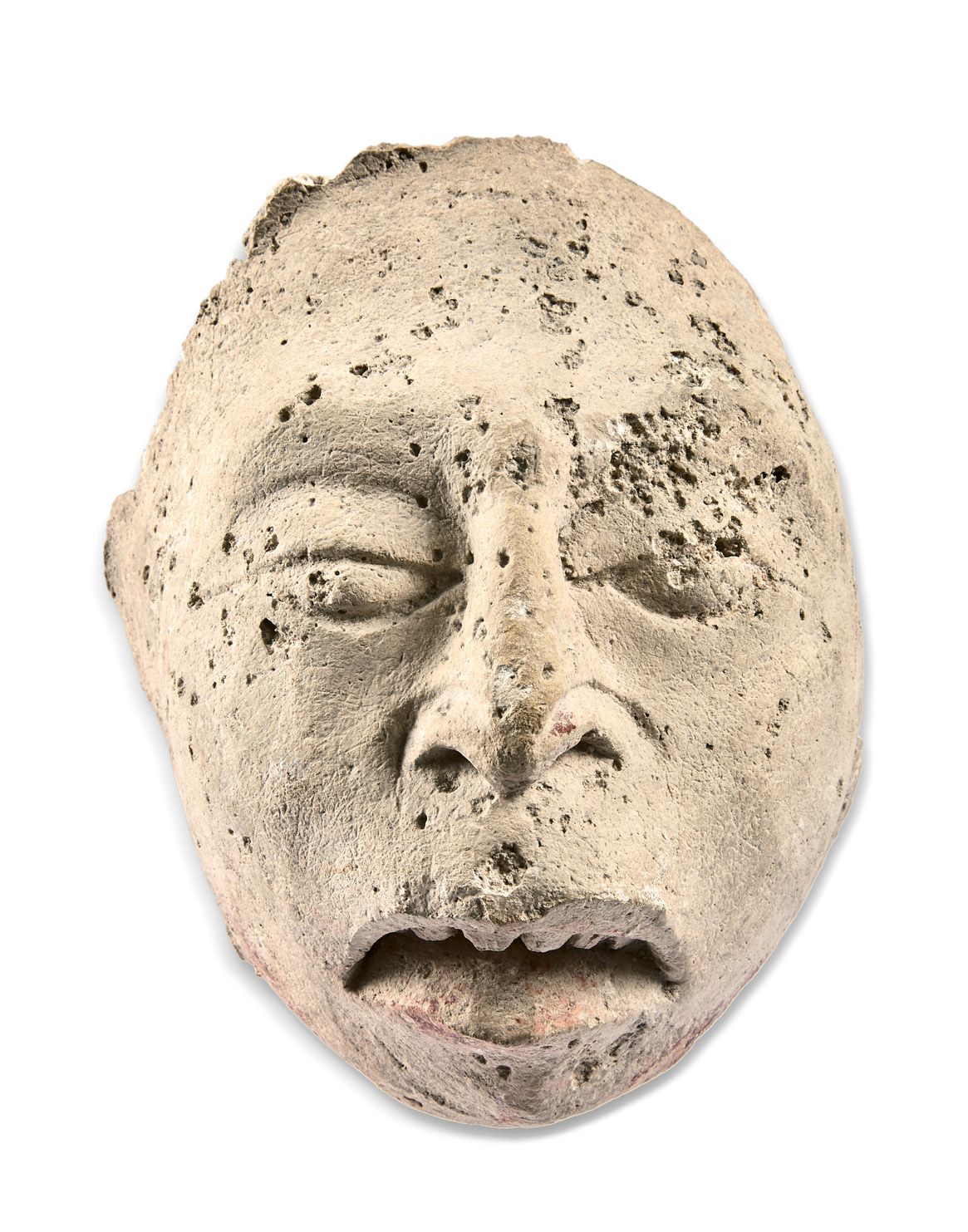 Null 一个男人的面具，龇牙咧嘴，露出一排牙齿。灰泥？差距。前哥伦布时期的艺术 ?高20.5厘米。在一个有机玻璃底座上。

(专家：Antoine TARAN&hellip;