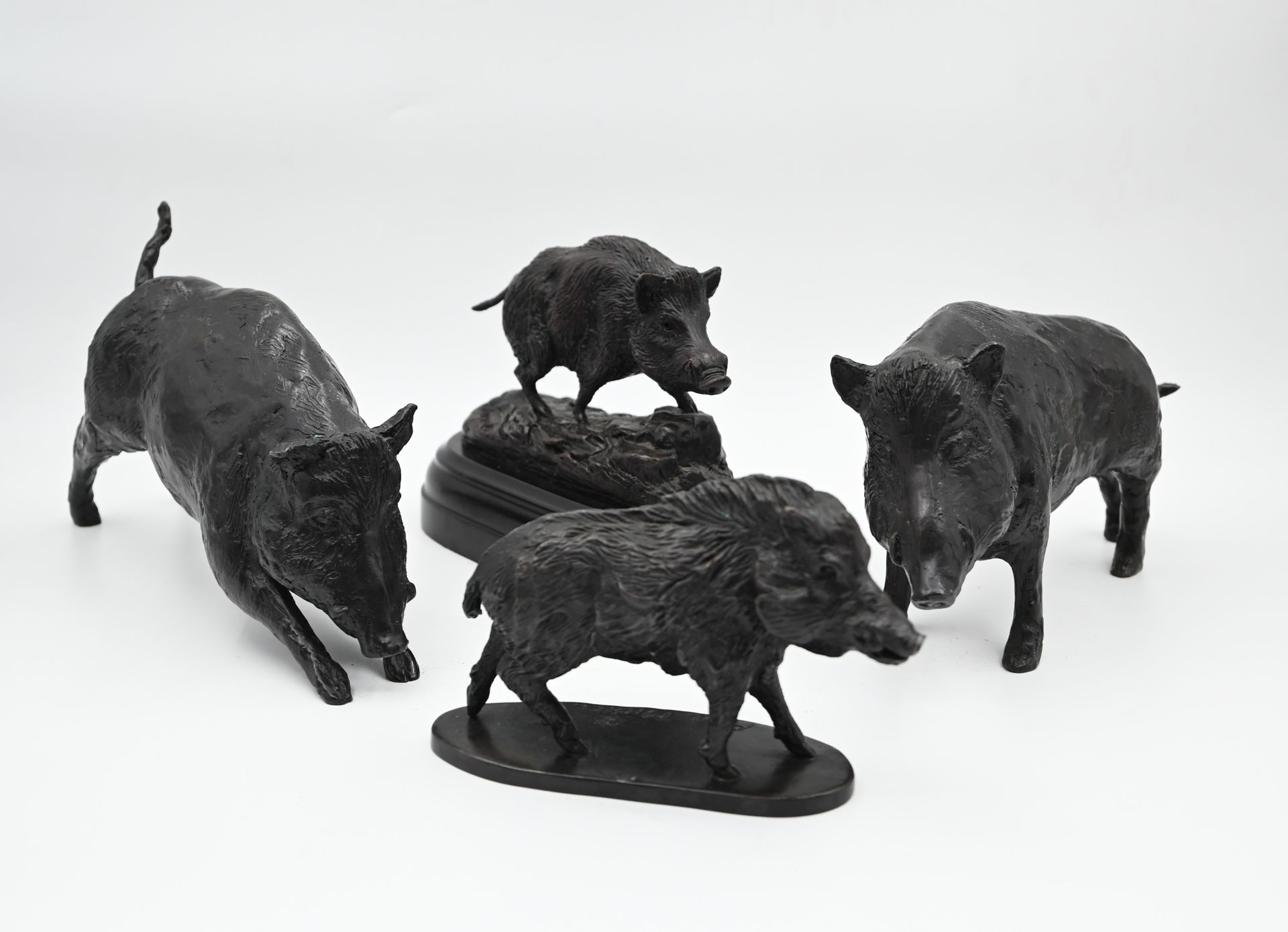 Null Paul MICHEL (1951) : Wild boar. Bronze proof signed on the terrace. Height.&hellip;