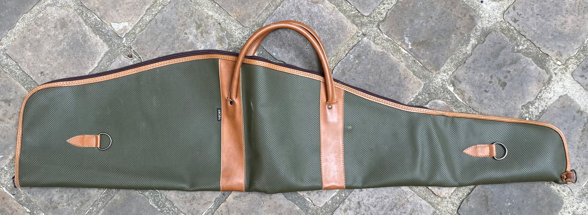 Null Hunting rifle case in green canvas and brown leather. Brand Sacar.
