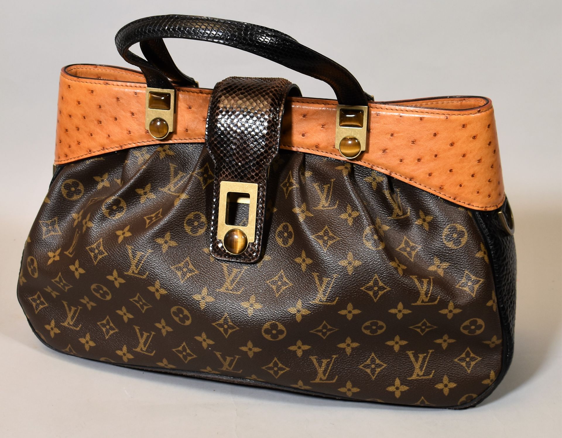 Null LOUIS VUITTON: Handbag in various leathers, large chain handle and tiger ey&hellip;