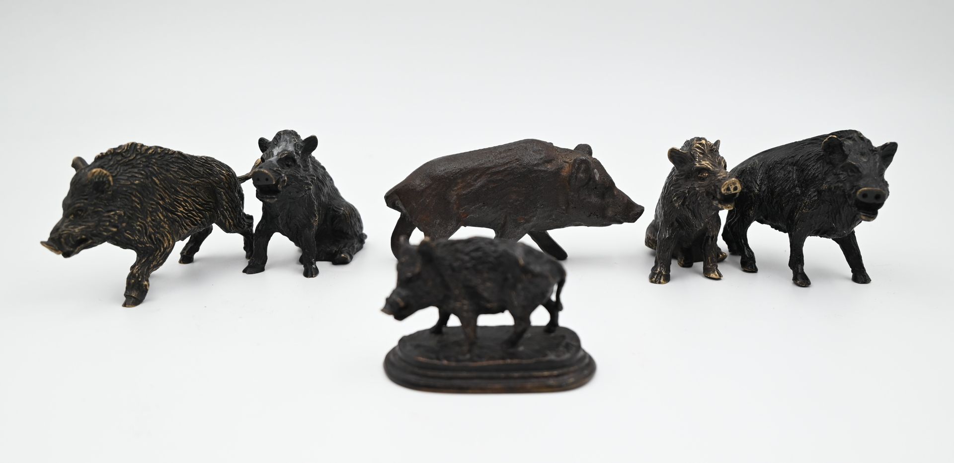 Null Patrick ALLAIN (20. Jahrhundert) : Das Wildschwein. Bronze, auf der Terrass&hellip;