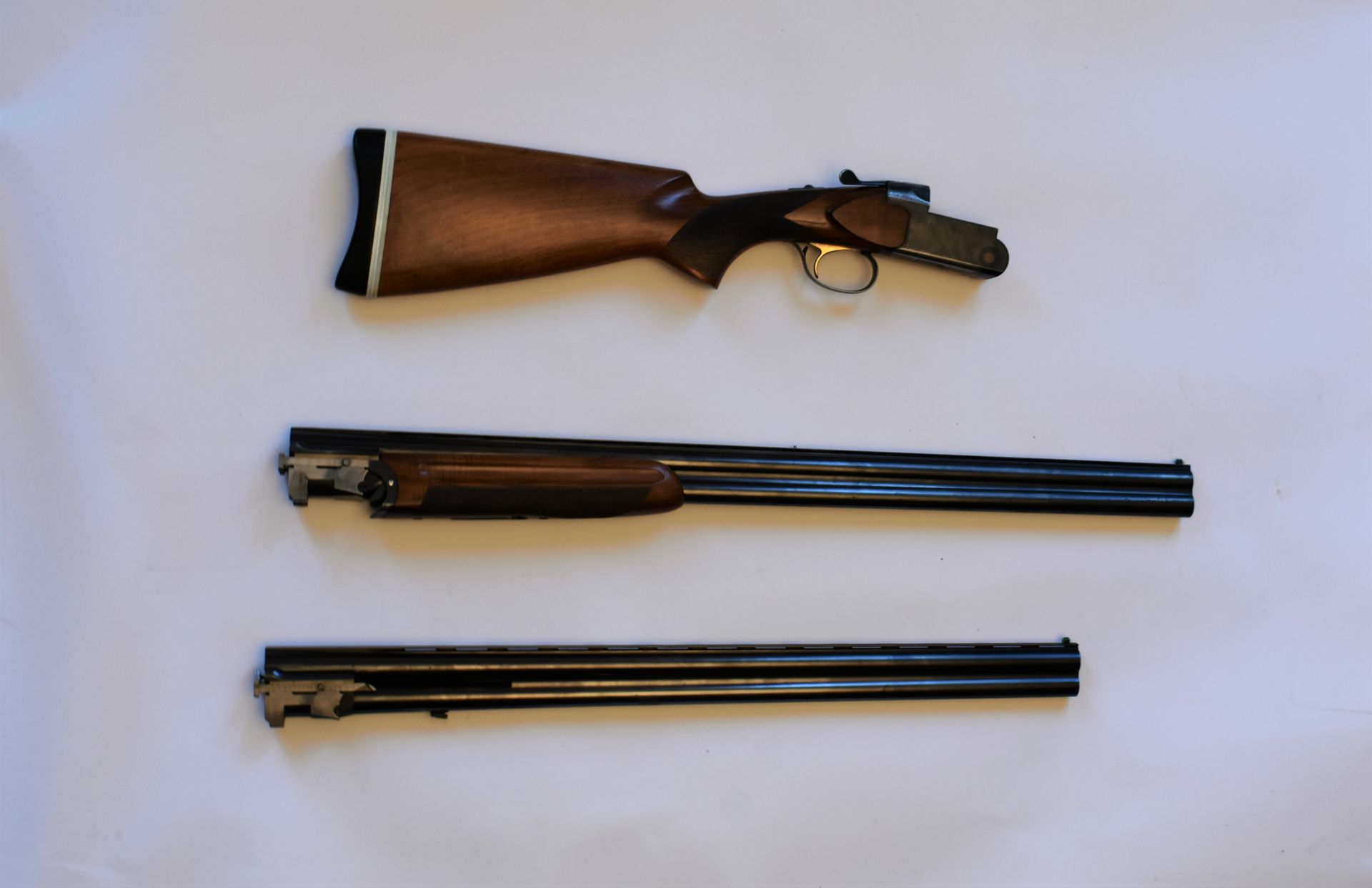 Null 
Falcor RIFLE，980型。2发，口径12/70，弹射器。有2对叠加的枪管，分别为74和66厘米。镀金的单扳机。手枪式握把，胡桃木，37.5&hellip;
