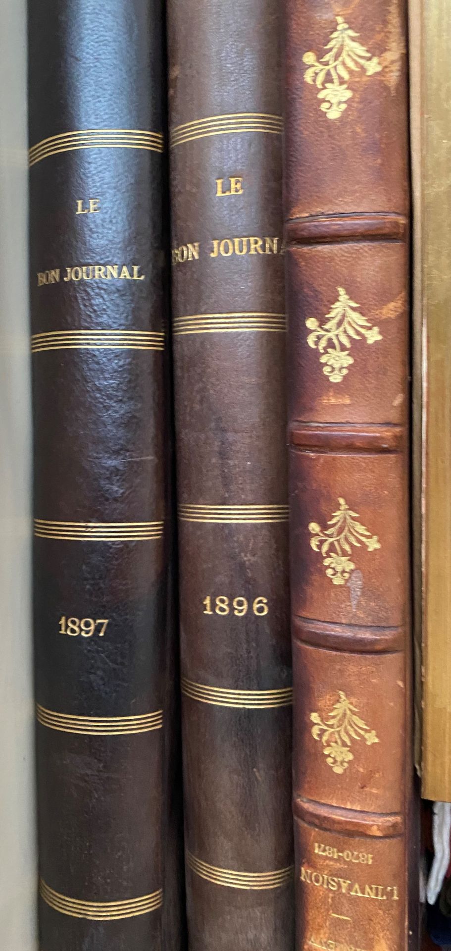Null 一组书籍，主要是半成品，包括《Bon Journal》。