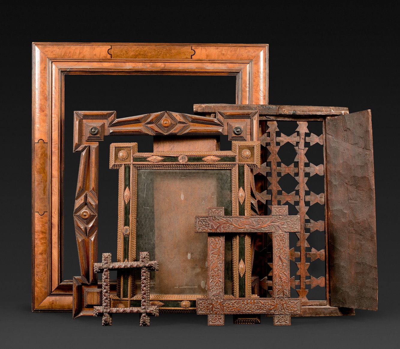 Null 模制的框架，带有毛刺木镶嵌工艺。

19世纪。

高度92 - 宽度79厘米