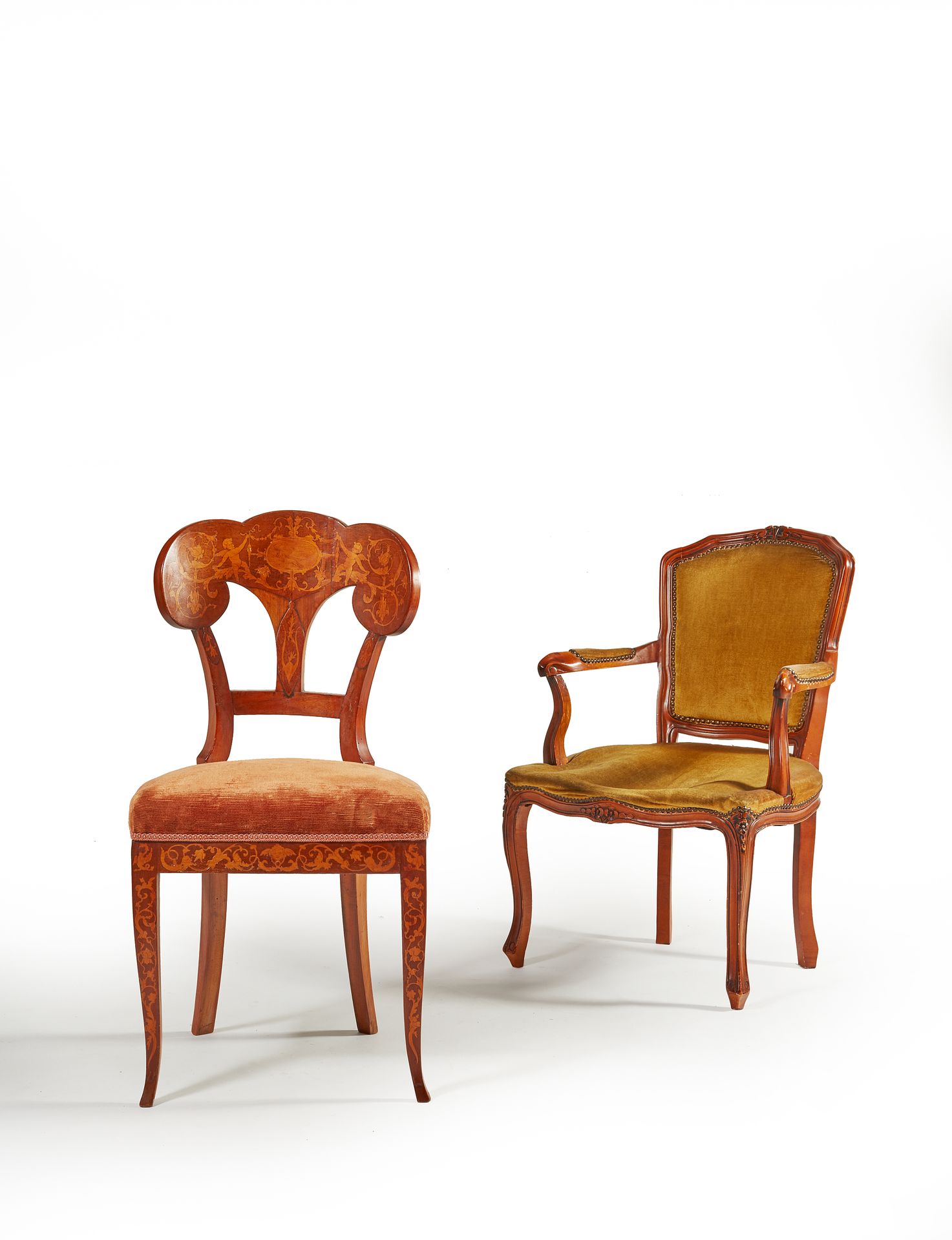 Null Stuhl aus gebeiztem Holz und Intarsien mit einer gebogenen Rückenlehne, die&hellip;