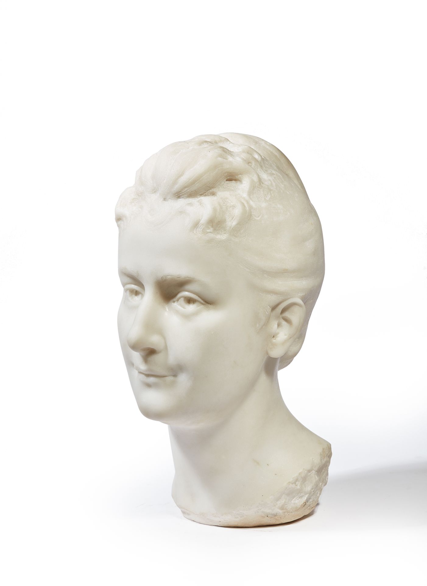 Null 法国学派的19世纪末

一个年轻女人的头

白色大理石雕塑。

高33厘米