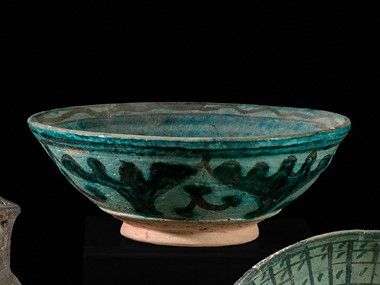 Null Quattro ciotole in ceramica, Iran e Asia centrale, X - inizio XX secolo.

R&hellip;