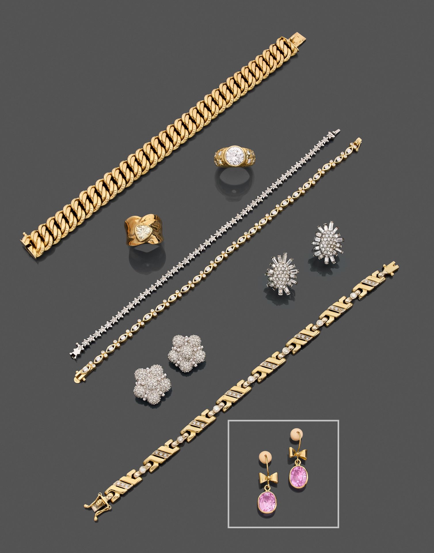 Null 一对黄金(750)耳钩，有绳结和悬挂的粉色宝石。毛重3.9克。