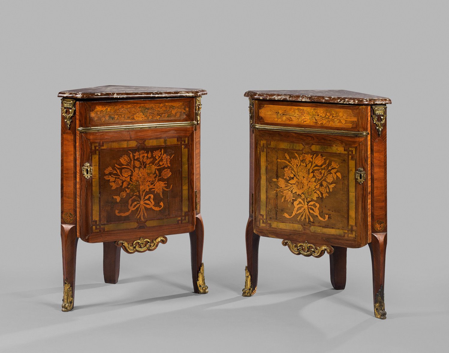 Jean Charles SAUNIER Pair of corner cabinets in rosewood and violet wood marquet&hellip;