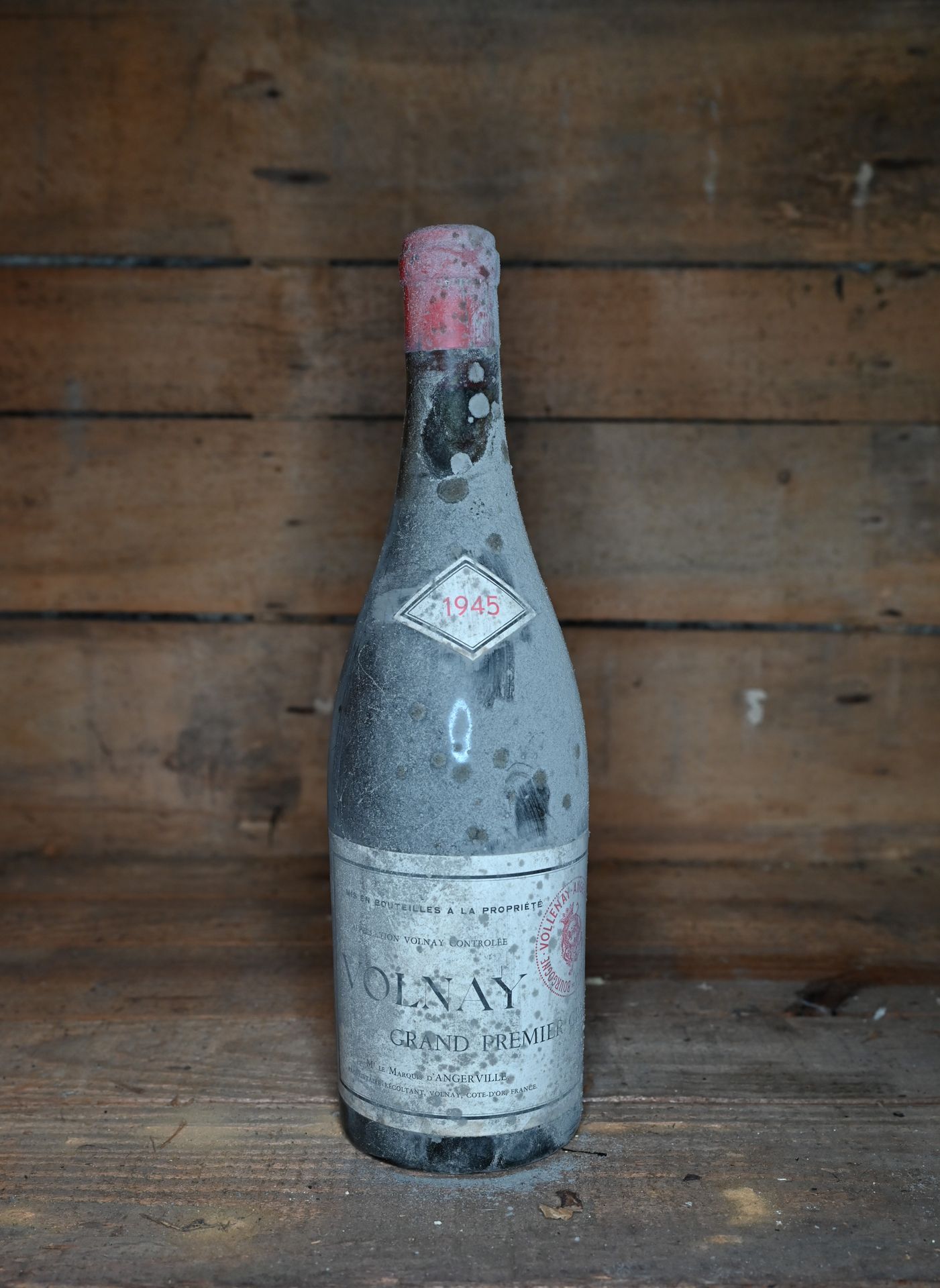 Null 1 bouteille Volnay Grand 1er cru 1945. Domaine du Marquis d’Angerville. 

L&hellip;