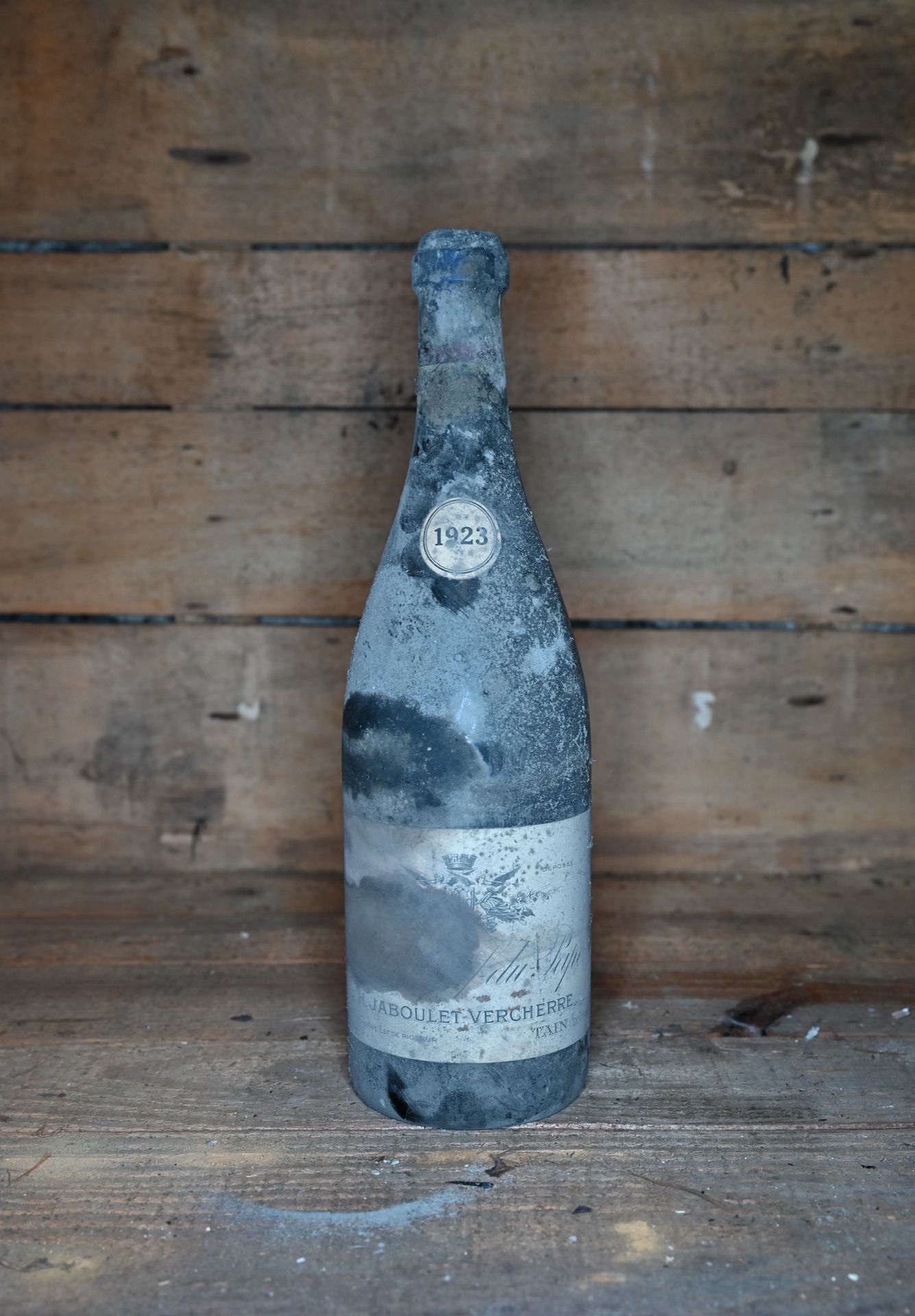 Null 1 bottiglia di Chateaunef du Pape. H. Jaboulet-Vercherre à Tain. 1923. 

Le&hellip;