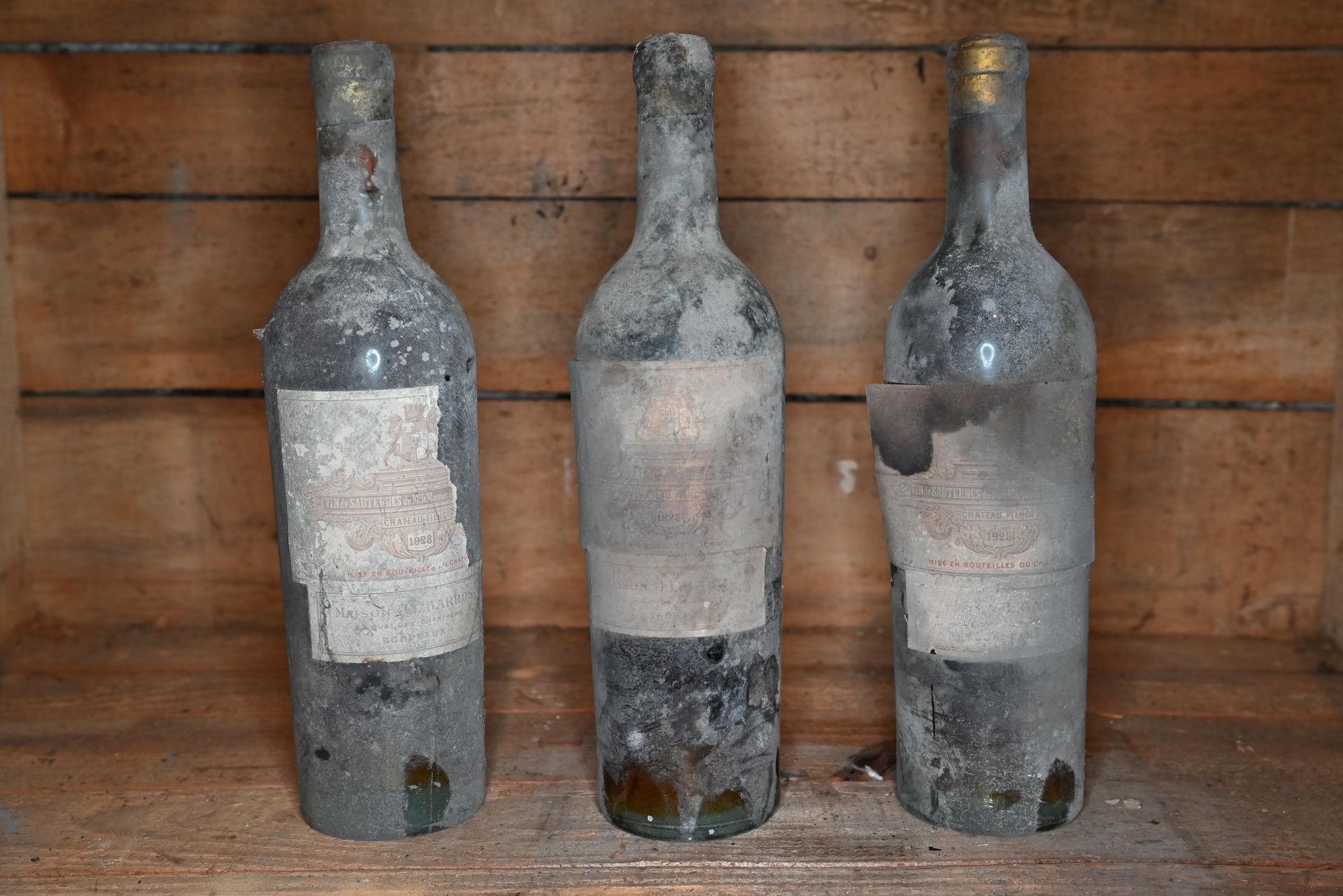 Null 3 瓶 Château Filhot Sauternes 1928。卢尔-萨卢塞侯爵 

标签、瓶塞或瓶子或大瓶装葡萄酒的状况不会受到任何投诉。