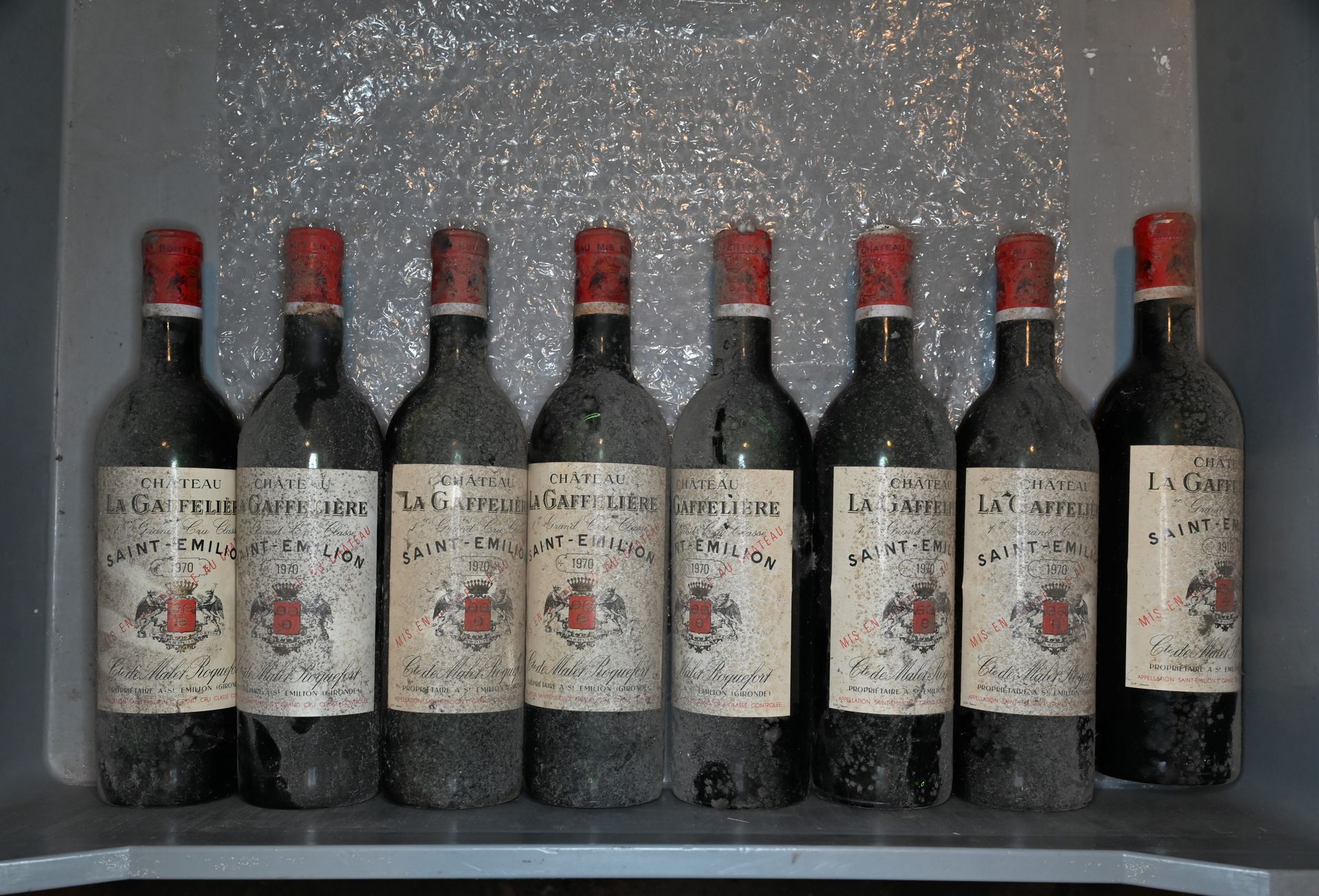 Null 8 Flaschen Château La Gaffeliere St Emilion 1970.

Der Zustand der Etikette&hellip;