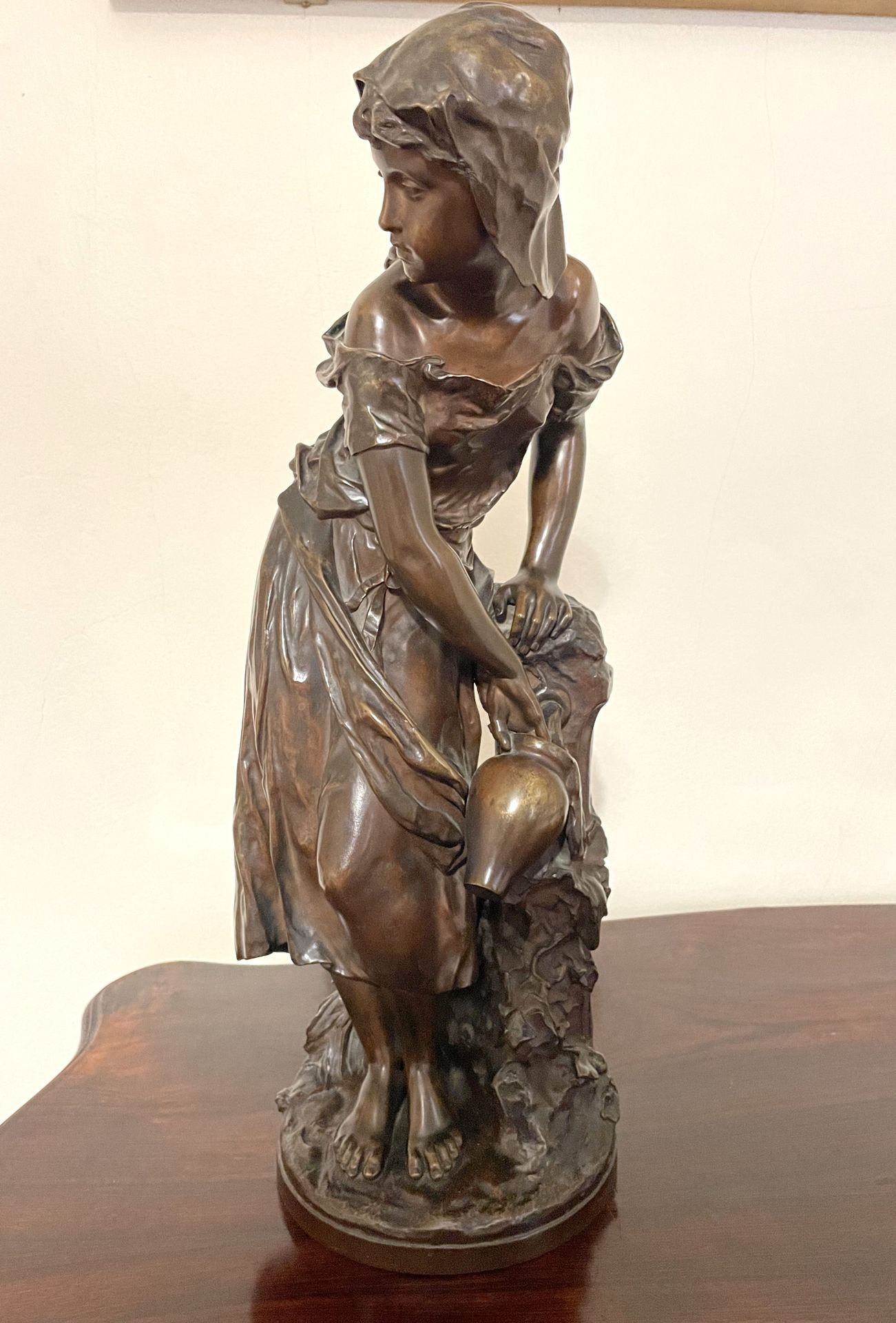 Null Mathurin MOREAU (1822-1912) : La Porteuse d'eau. Epreuve en bronze à patine&hellip;