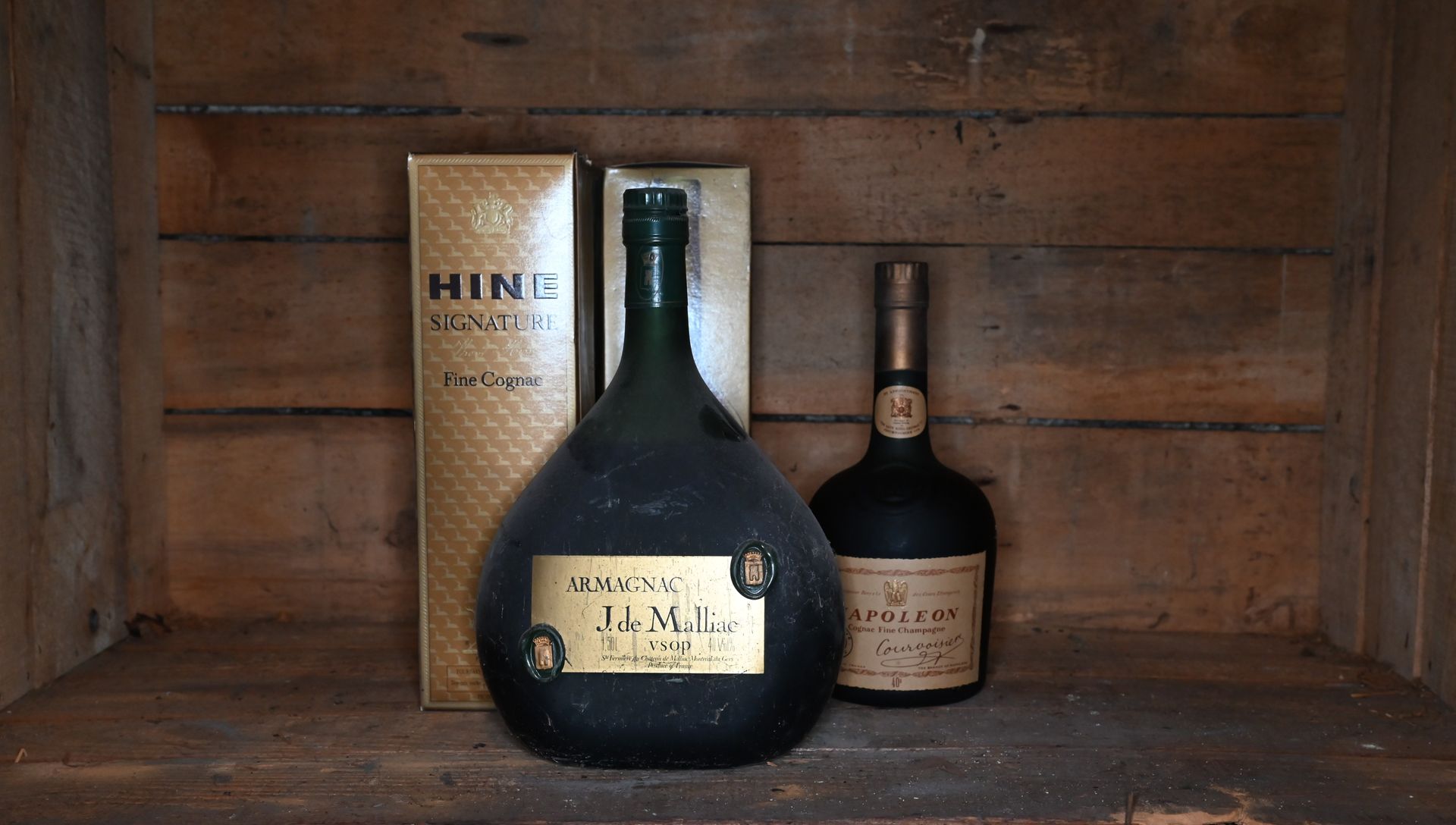 Null 3 瓶高级干邑 Hine，1 瓶高级香槟 Napoléon Armagnac J. Maillac。 

酒瓶或大瓶酒的标签、瓶塞或瓶口的状况不会受到&hellip;