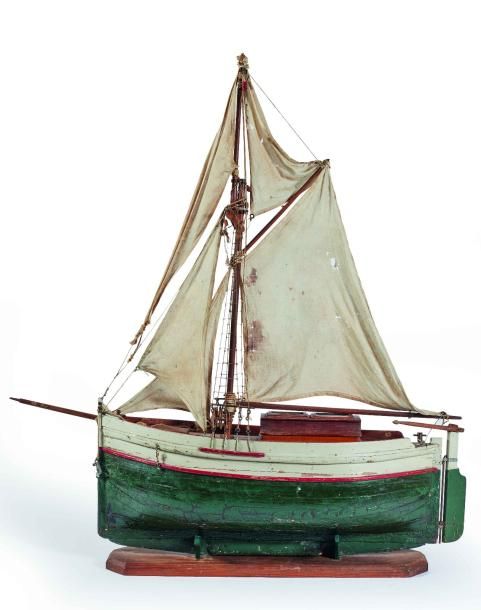 Null Maquette d'un voilier naviguant en bois peint avec accastillages et voiles.&hellip;