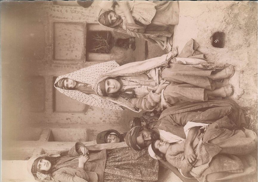 Null PERSE

Epreuve sur papier titrée au dos "Perse, famille Kurde".

Fin du XIX&hellip;
