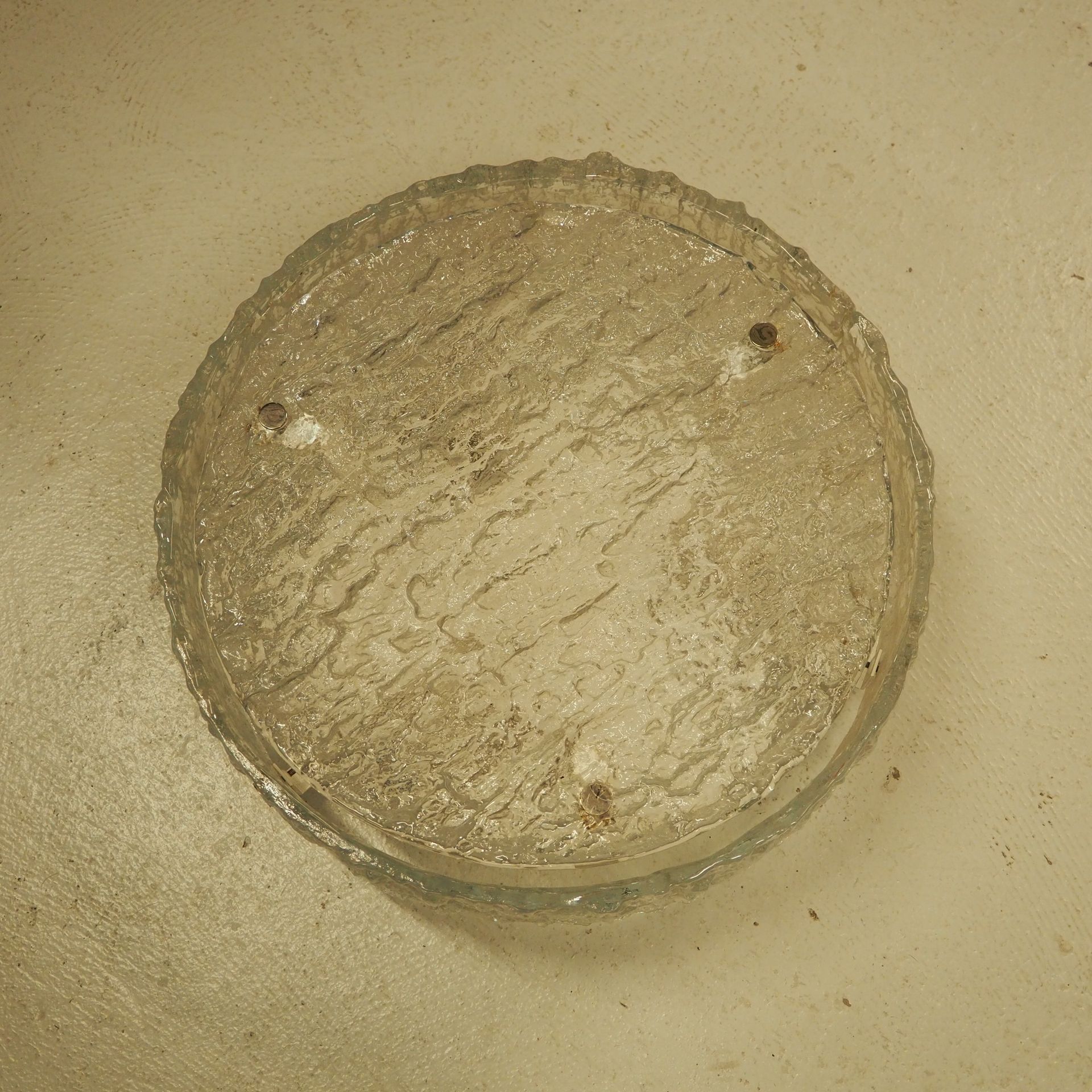 KAISER Kaiser : Kreisförmige Wandleuchte, um 1960, Pressglas, Durchmesser: 41, T&hellip;