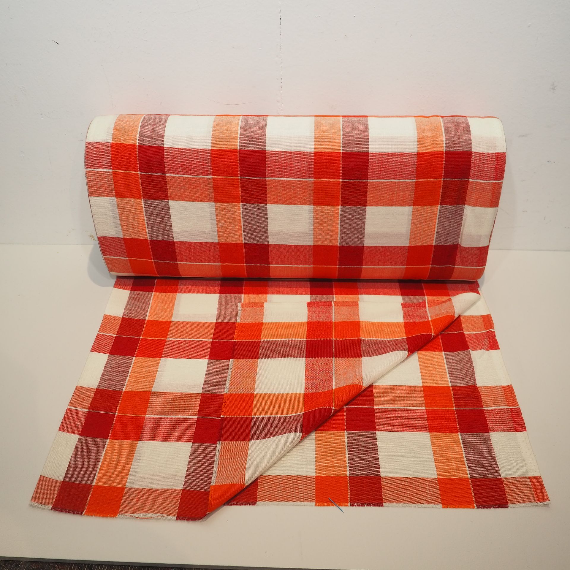 Null Fabric cut circa 1970, 100% polyacryl, red and white check pattern, tartan &hellip;
