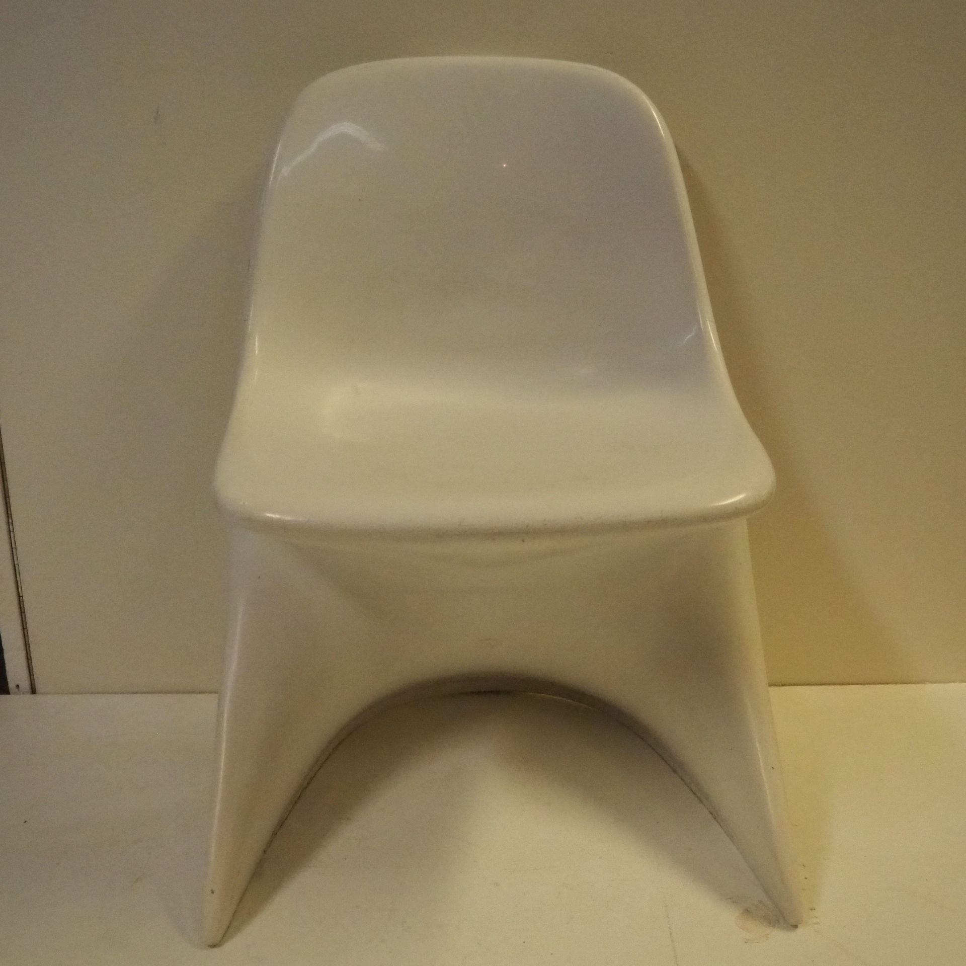 Alexandre Begge Alexandre Begge / Casala: 儿童椅，Casalino模型，设计于1970年，模制塑料，白色，第一系列