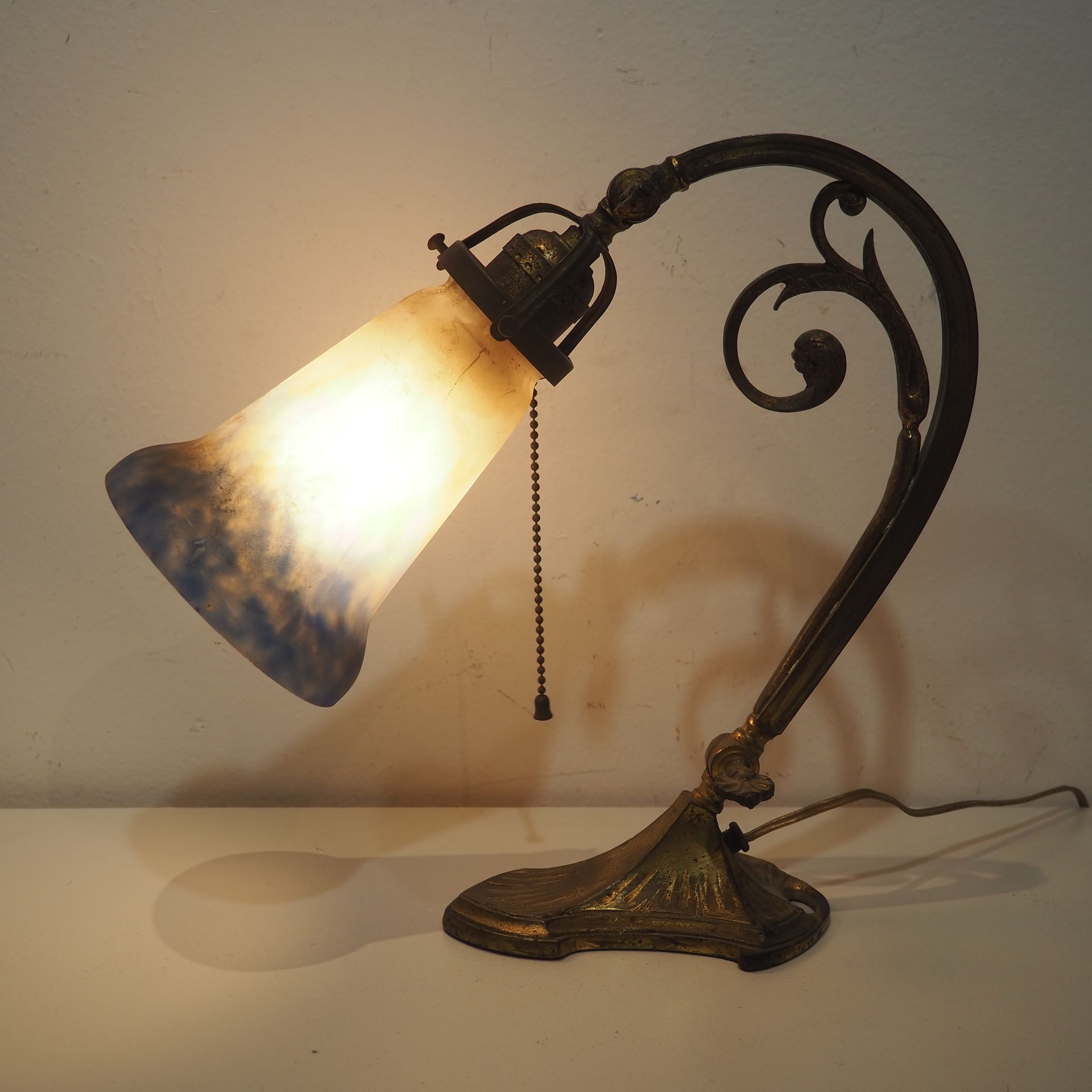 Null GY Ceoishare ? Wandlampe um 1900, vergoldeter Bronzerahmen mit geblasenem G&hellip;