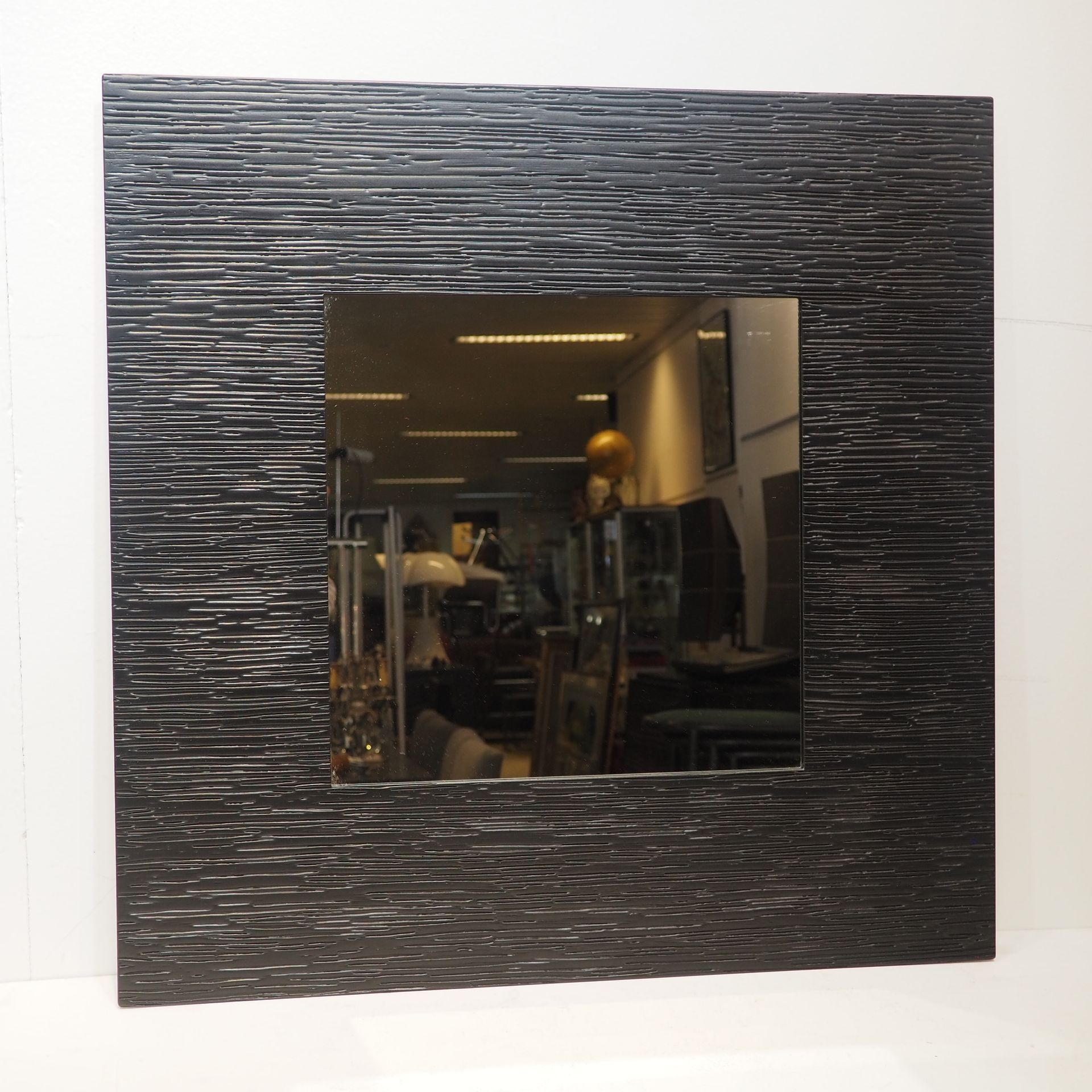 Casamilano 卡萨米拉诺：大厅镜子，约2008年，黑色漆面框架，尺寸：71 x 71厘米