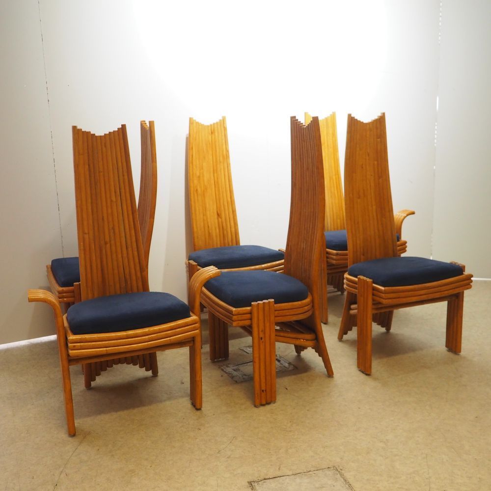 Null MC Guire 归属:一套6把椅子（2把带扶手），约1970年，弯曲的竹子，胶合板座椅上铺有泡沫，并覆盖有原始的蓝色天鹅绒，座椅高度：48，背部高度&hellip;