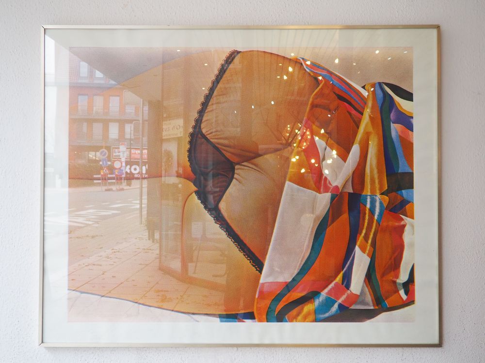 KACERE JOHN (1920-1999) Kacere John (1920-1999): 纸质丝网版画，玻璃下的框架。尺寸：120 x 150厘米