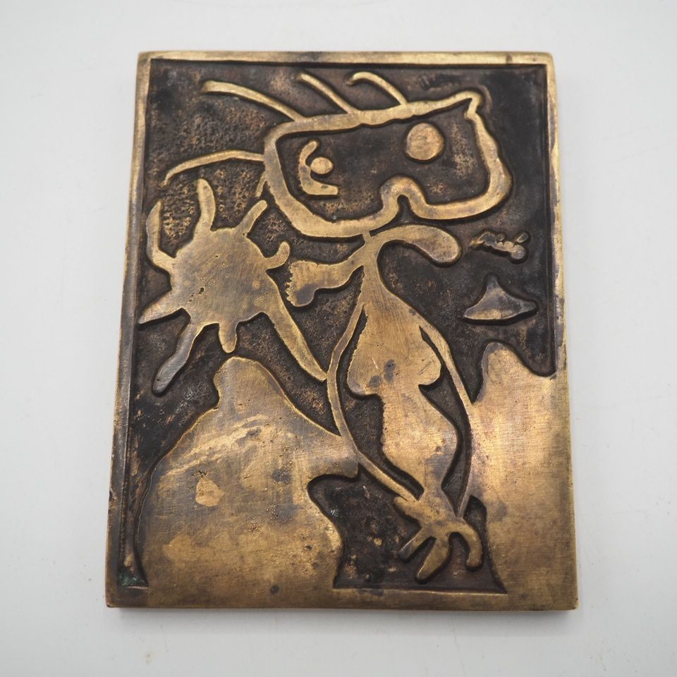 MIRO Joan (1893-1983) 米罗-琼（1893-1983）：棕色铜质浮雕，人物形象，标题为 "二十世纪"，编号4，年份1938，右侧板块中签名，&hellip;