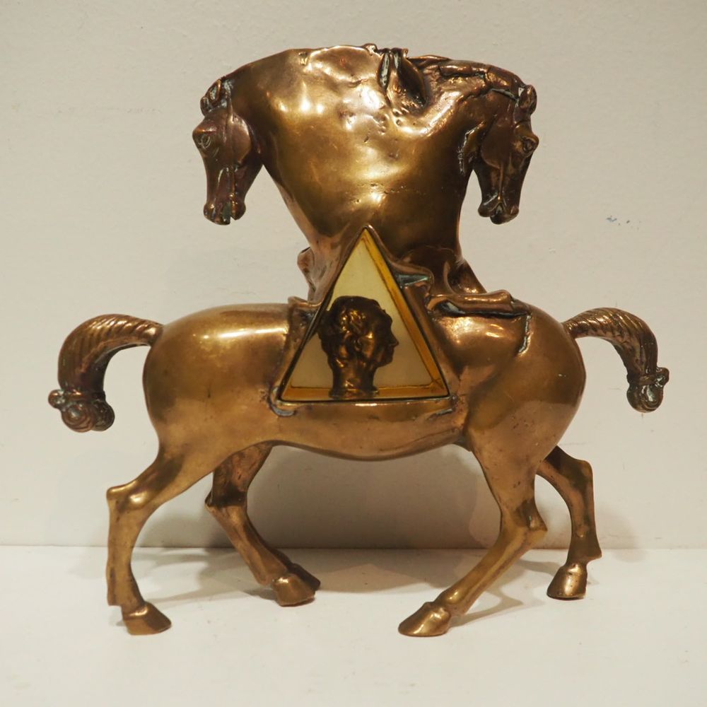 Finotti Novello (1939) 菲诺蒂-诺维罗（1939）：大约1970年的超现实主义雕塑，抛光青铜和有机玻璃，原创作品，名为 "Gatamela&hellip;