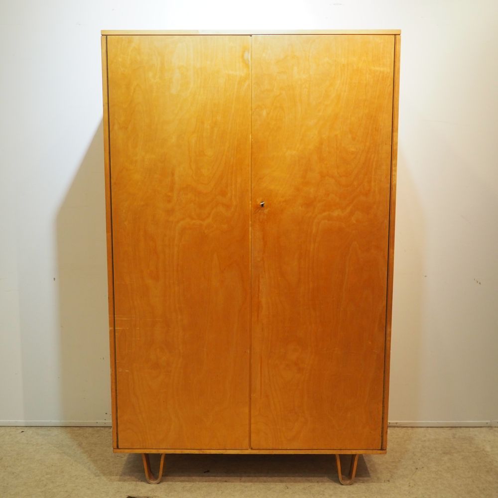 CEES BRAAKMAN (1917-1995) Cees Braakman (1917-1995) / Pastoe: 衣柜，型号CB06，设计于1954年&hellip;