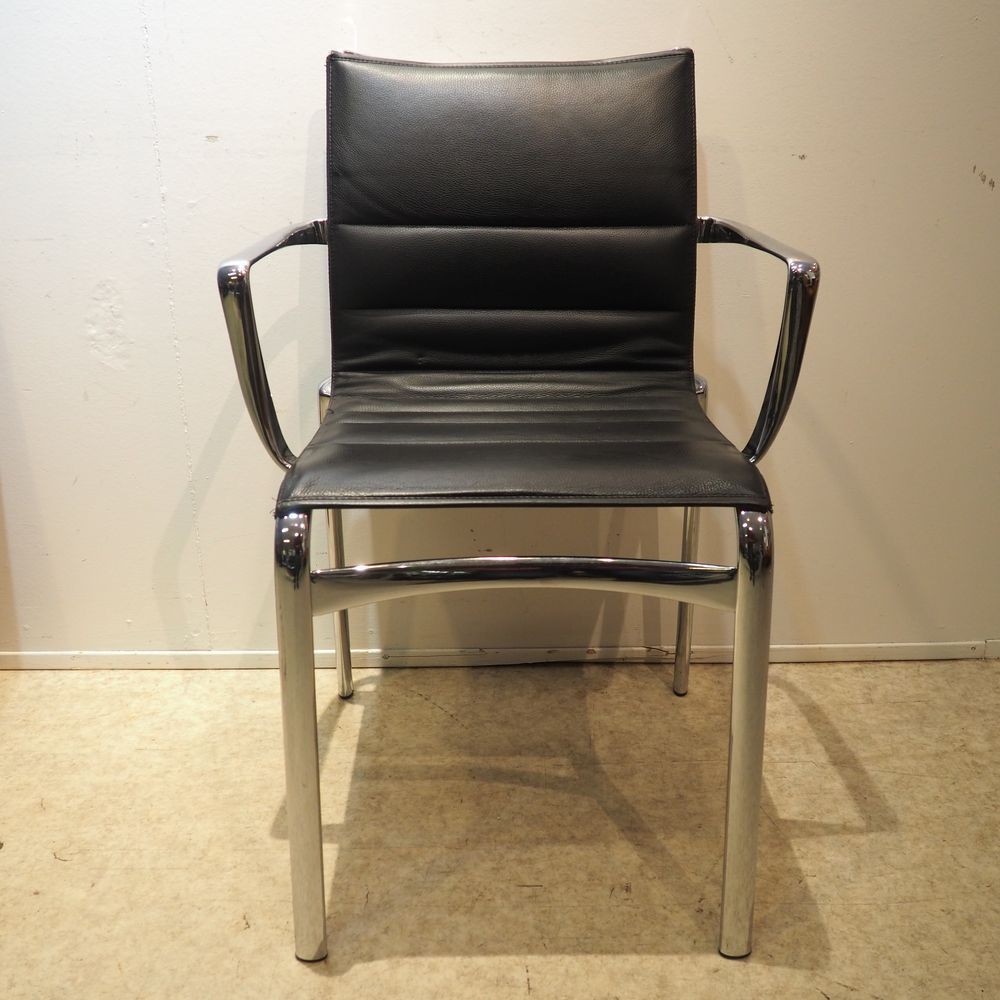 Meda Alberto (1945) 梅达-阿尔贝托（1945年）/别名：访客椅，型号为 "会议框架436"，抛光铝框架，带扶手和四脚底座，座椅和靠背为一体的&hellip;