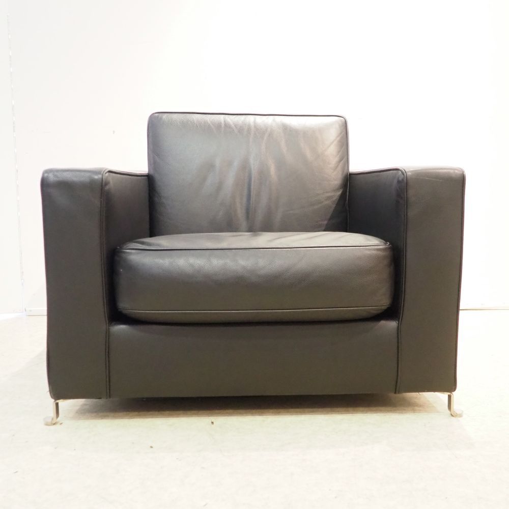 Citterio Antonio (1950) 西特里奥-安东尼奥（1950年）/ Flexform：扶手椅，约1980年，木质框架，用泡沫和黑色皮革覆盖，四条&hellip;