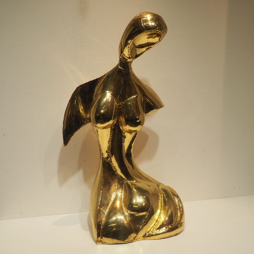 Null JDB ?现代雕塑，以一位女士的半身像为主题，身体由许多弯曲的铜板制成，组装和焊接，底座上有字，高：84，宽：45，深：27厘米