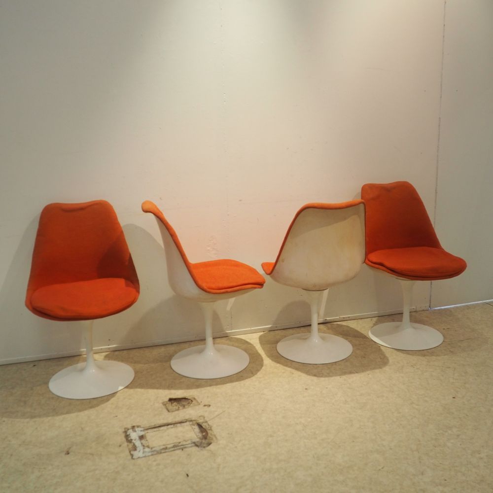 Eero Saarinen (1910-1961) 埃罗-沙里宁（1910-1961）/诺尔国际：4把椅子组成的套房，郁金香模型，设计于1956年，白色漆面玻璃&hellip;