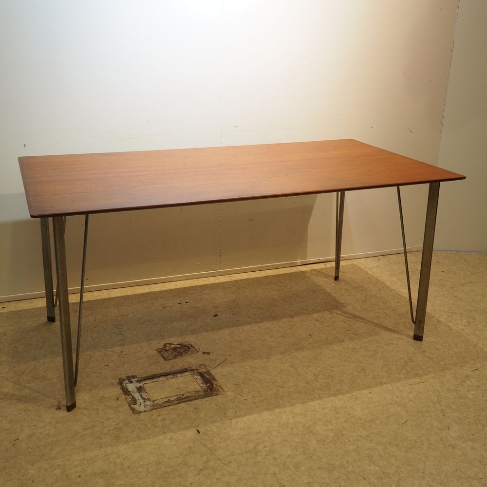 JACOBSEN Arne (1902-1971) Jacobsen Arne (1902-1971) / Fritz Hansen : Table haute&hellip;