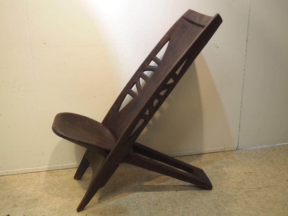 Null 非洲作品：由两部分组成的哨兵椅，1970年左右实木雕刻，长矛装饰，靠背高度：115厘米