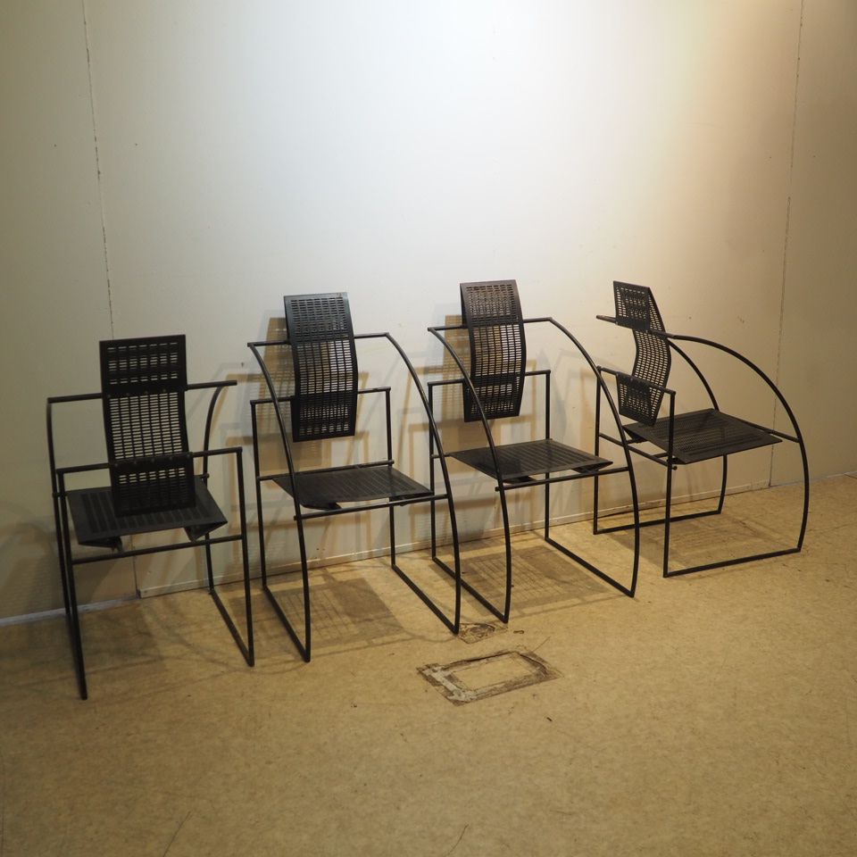 Botta Mario (1943) / Alias Botta Mario (1943)/别名：4把椅子组成的套房，Quinta模型，1985年，金属结构，黑&hellip;