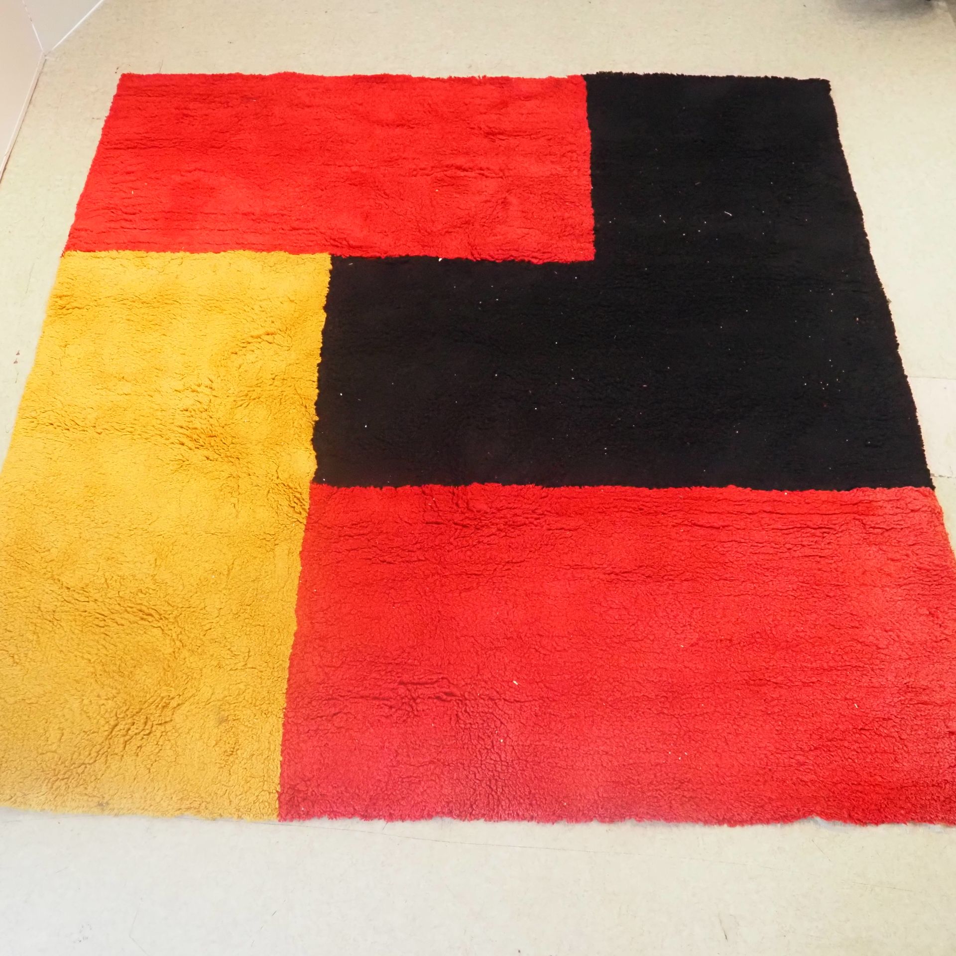PCD-126 PCD-126 : Belgian carpet around 1980, red, yellow and black wool, size: &hellip;