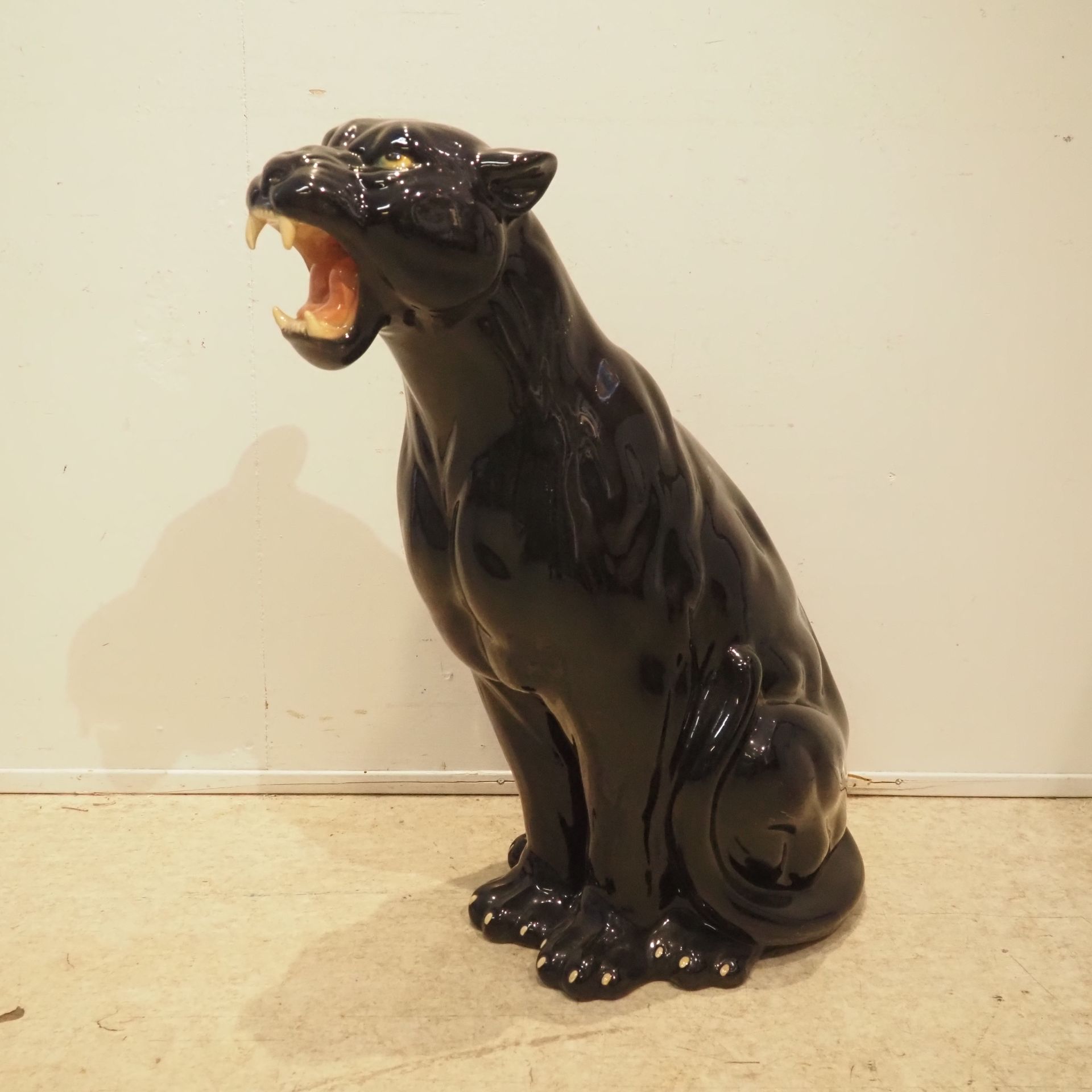 Null 豹：意大利作品，黑豹，釉陶，（头部有毛），高：75，宽：60，深：32厘米