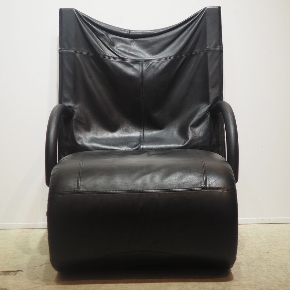 Null Brisson Claude (1947) / Ligne Roset: 扶手椅，Zen型号，设计于1980年，弧形钢管结构，黑色皮革软垫，原始状态非&hellip;