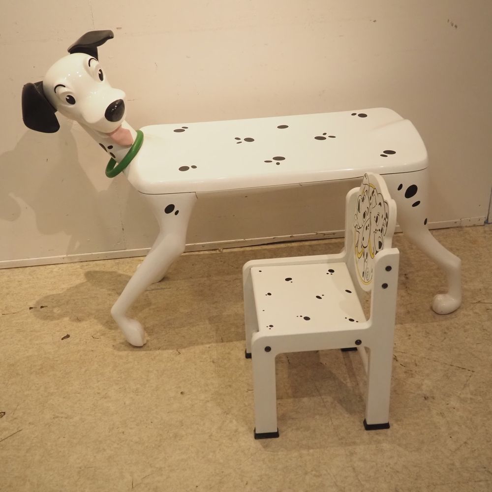 Null Colleu Pierre / Starform / Serie Walt Disney : 带椅子的儿童书桌，形成一只达尔马提亚犬，模制聚氨酯漆，有&hellip;