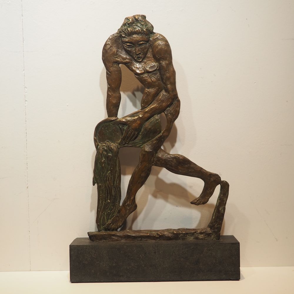 Null 戴安-丹尼尔：雕塑，双面青铜，展示一位裸体女士倒水桶 "Verseuse d'eau"，底部签名，编号3/8，日期为2001年，黑色花岗岩底座，高：6&hellip;